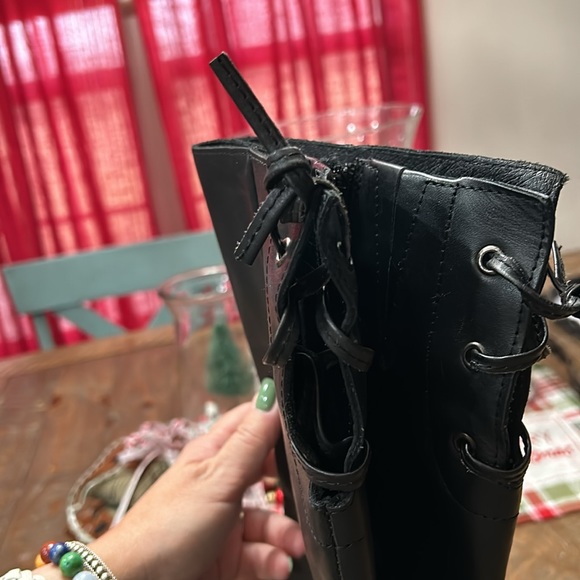 Black leather boots - Picture 3 of 5